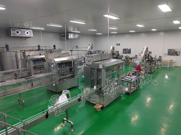 成都辣椒酱灌装机8头机型生产线客户工厂实拍图