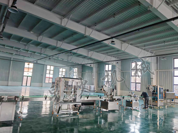 成都辣椒酱灌装机4头机型生产线客户工厂实拍图